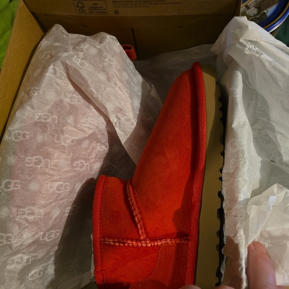 Authentic Ugg Classic ultra Mini size 5 ,color cbnt light red - Picture 3 of 4